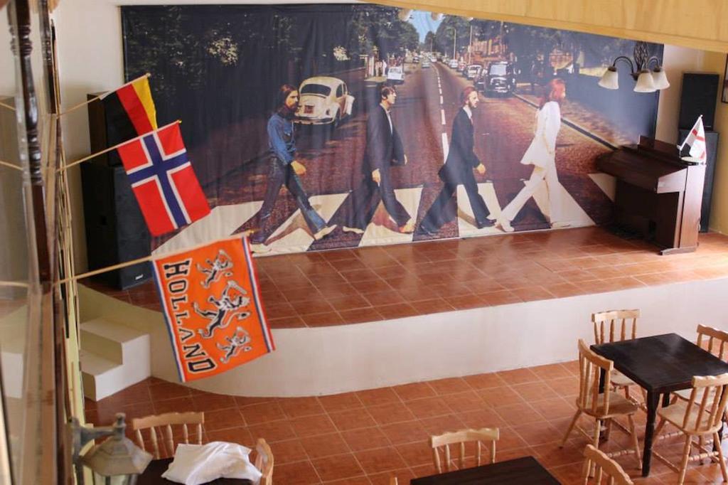 Hotel Yellow Submarine Punta Arenas Exterior photo