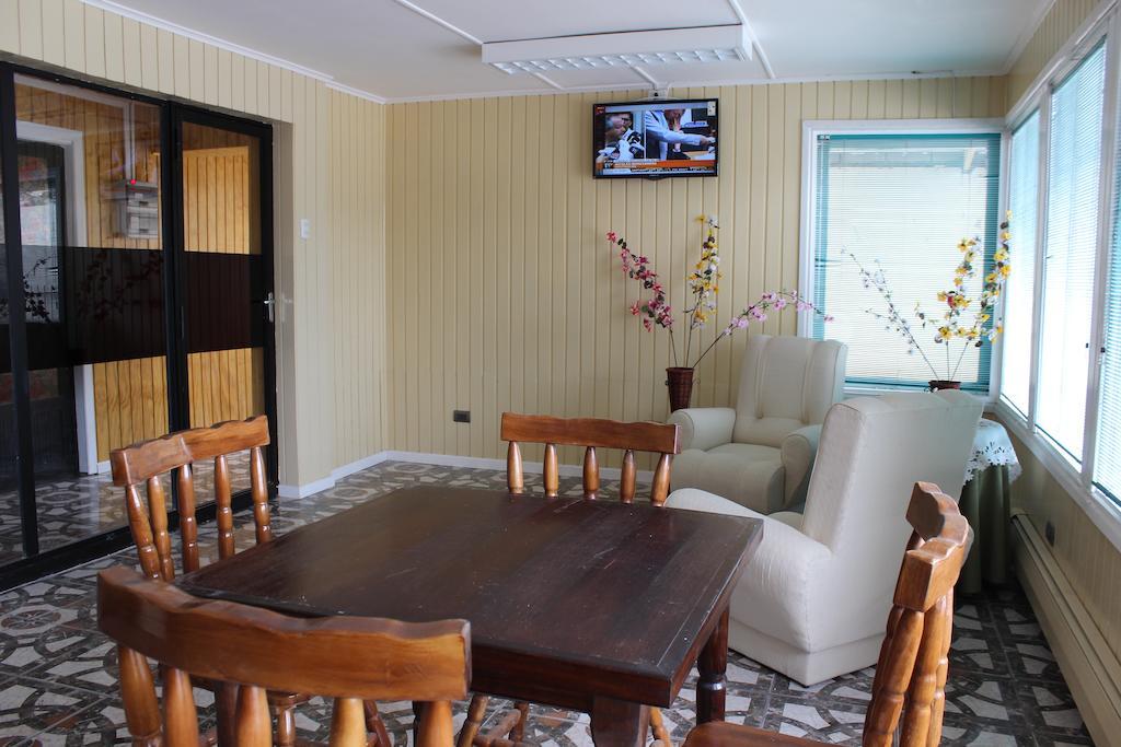 Hotel Yellow Submarine Punta Arenas Exterior photo