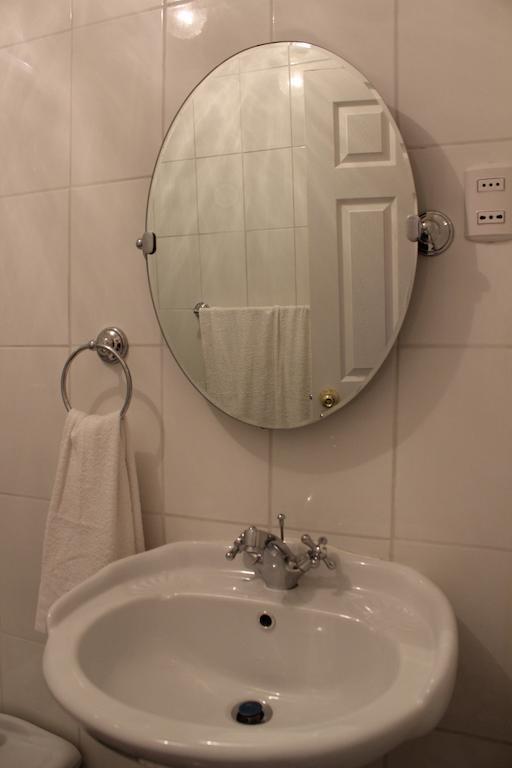 Hotel Yellow Submarine Punta Arenas Room photo